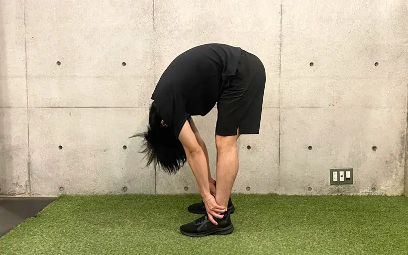 もも裏の動的ストレッチ